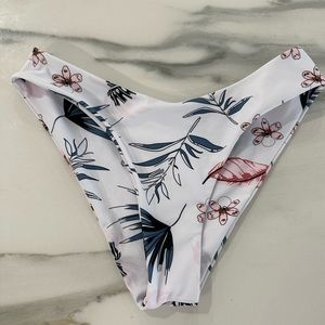 Romwe swim bottoms size XS never worn